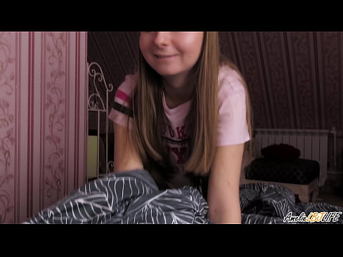 ❤️ Blonde Sucks her Best Friend Deeply και παίρνει σπέρμα στο στόμα της ️ Σεξ βίντεο ❤